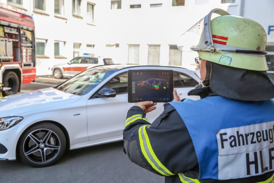 The Mercedes-Benz Rescue Assist App Intelligent help for rescue services